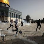 Israël zet doelloos traangas in en houdt Palestijnen uren vast, kort na staakt-het-vuren
