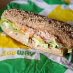 Vermoedelijk varken, kip en rund in ‘tonijn’ bij Subway, maar geen tonijn