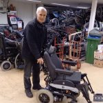 Mohamed stuurt al 34 jaar rolstoelen naar de armen in Marokko