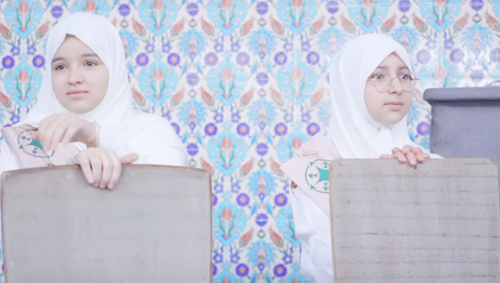 Miryam & Roumaissa (13) hebben de Koran gememoriseerd