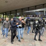Politie pakt Koran af en arresteert voorman Pegida