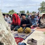 Indonesiërs bidden op straat na aardbeving