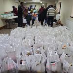Moskee bezorgt honderden voedselpakketten