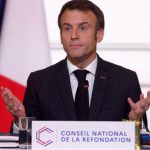 Franse president: “verbod abaya zal streng worden gehandhaafd”